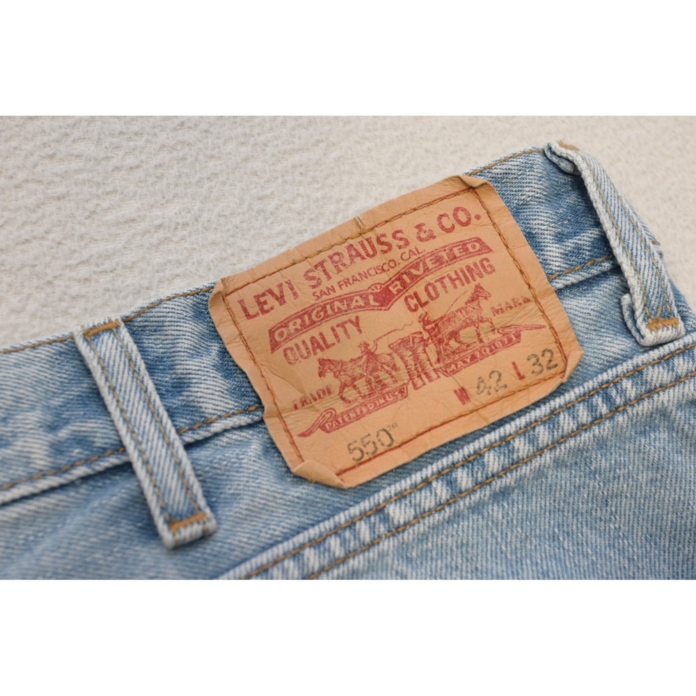 Levi's 550 Relaxed‎ Fit Jeans Men 42x32 Light Wash Denim Tapered Leg Excellent